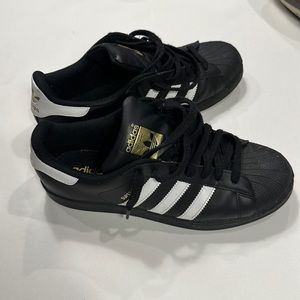 ‼️ Barely Worn Adidas ‼️